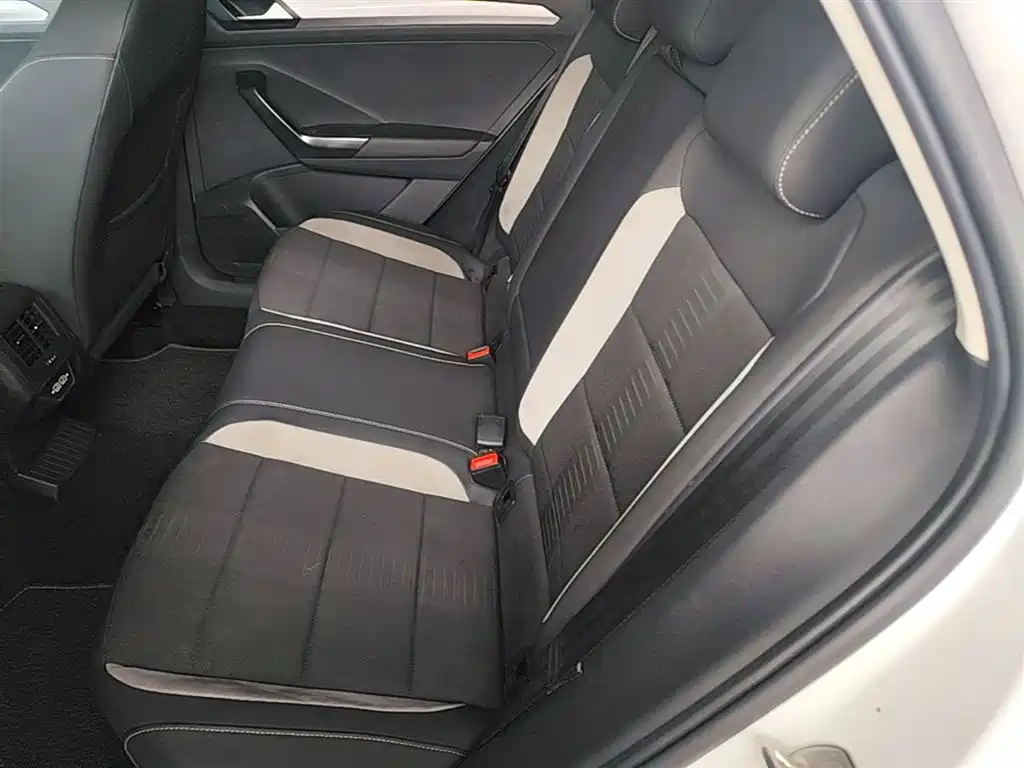 Volkswagen T-Roc 2021 — фото 17