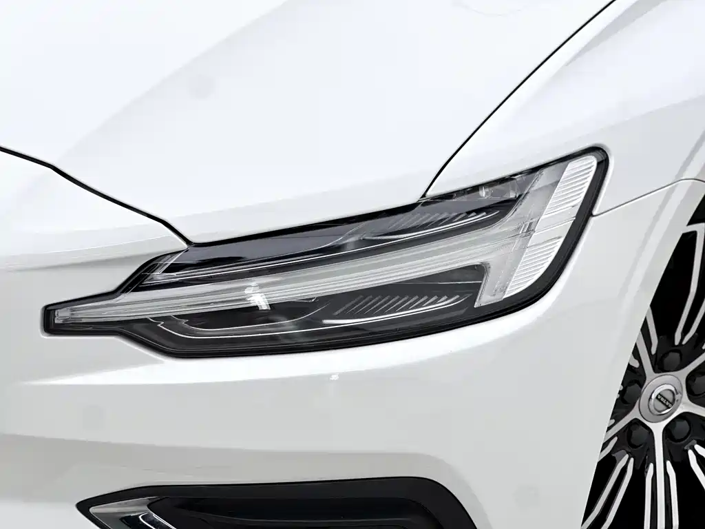 Volvo S60 2021 — фото 16