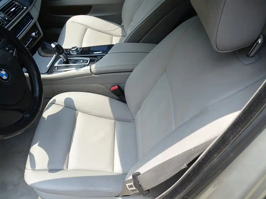 BMW 5 Series 2011 — фото 19