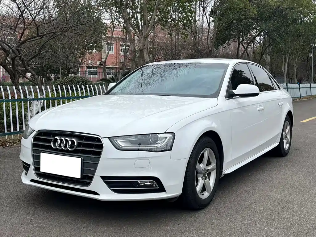 Audi A4L 2013 — фото 1