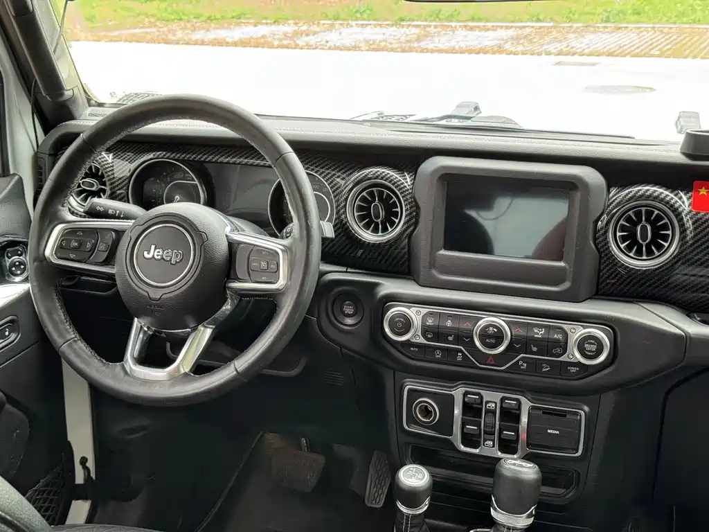 Jeep Wrangler 2018 — фото 8