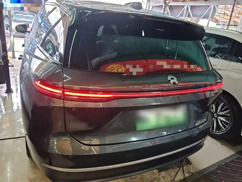 NIO ES8 2024