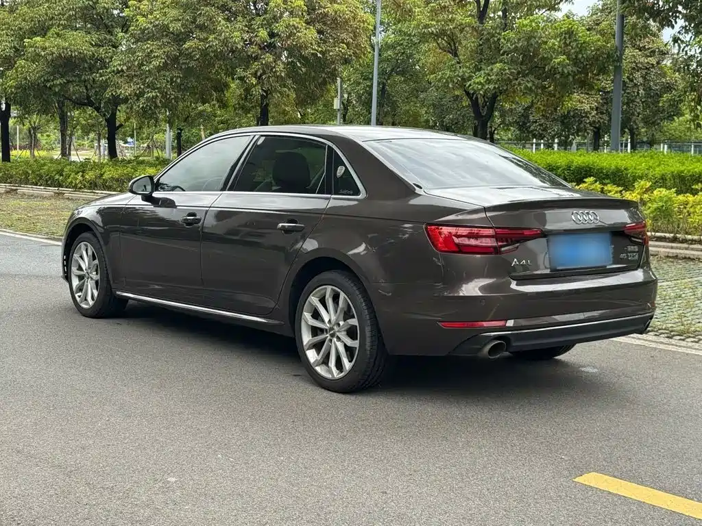 Audi A4L 2016