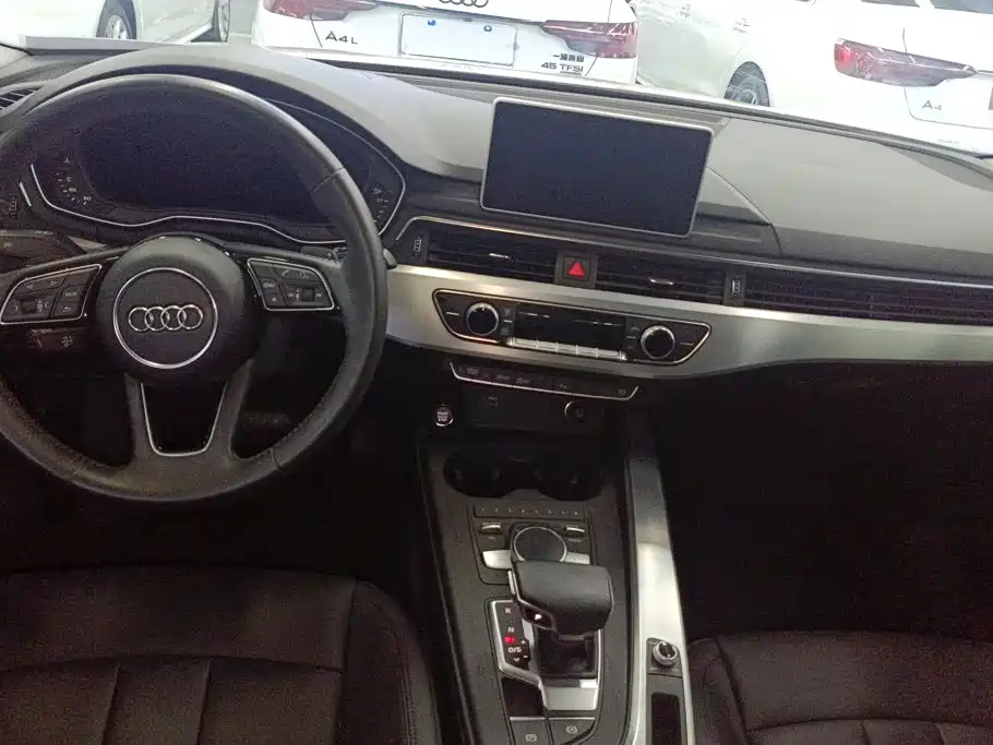 Audi A4L 2018 — фото 12