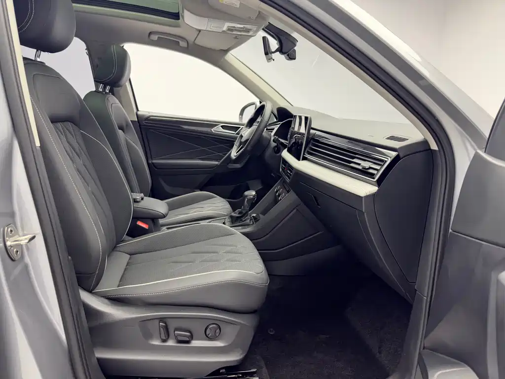 Volkswagen Tiguan L 2023 — фото 14