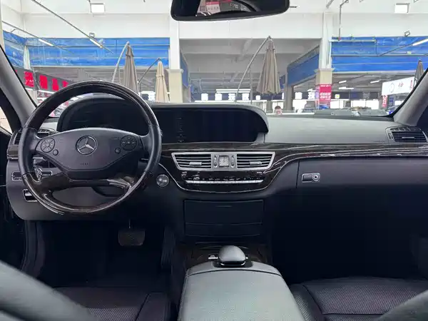 Mercedes-Benz S-Class 2012