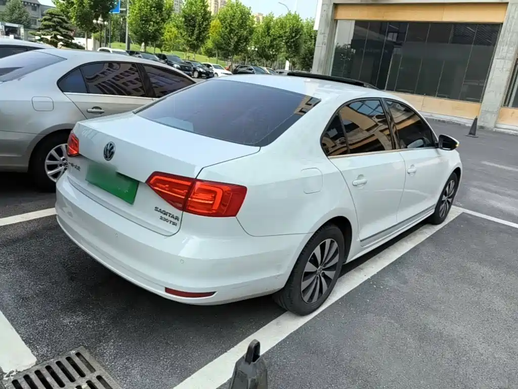 Volkswagen Sagitar 2016