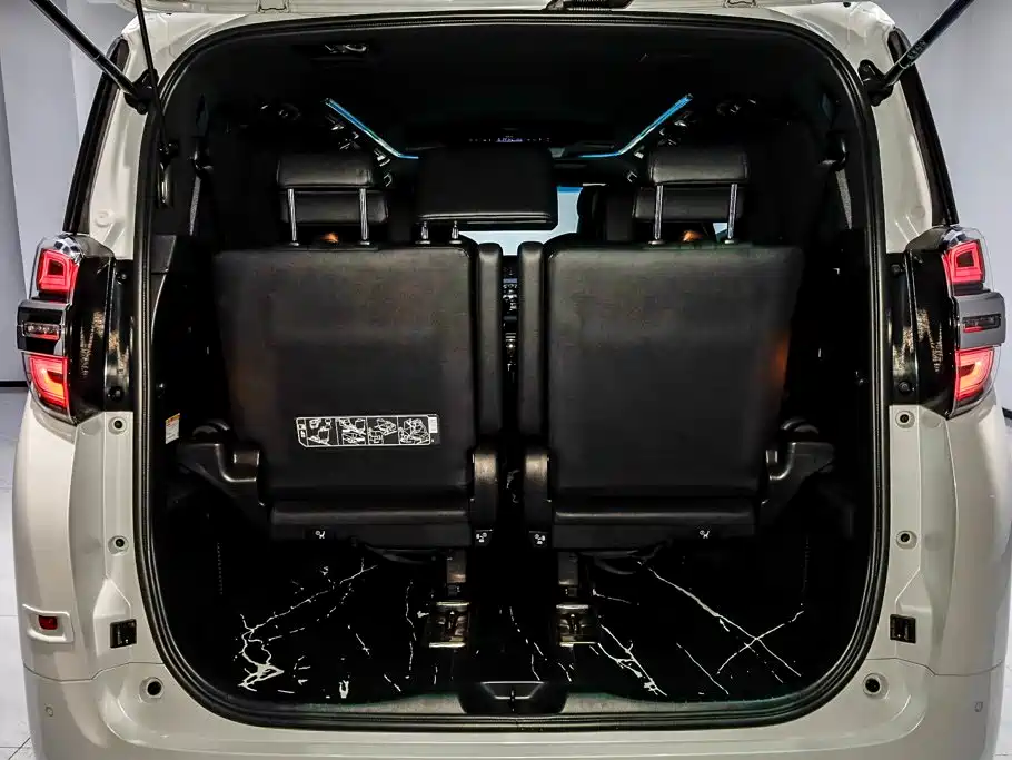 Toyota Vellfire 2021 — фото 7