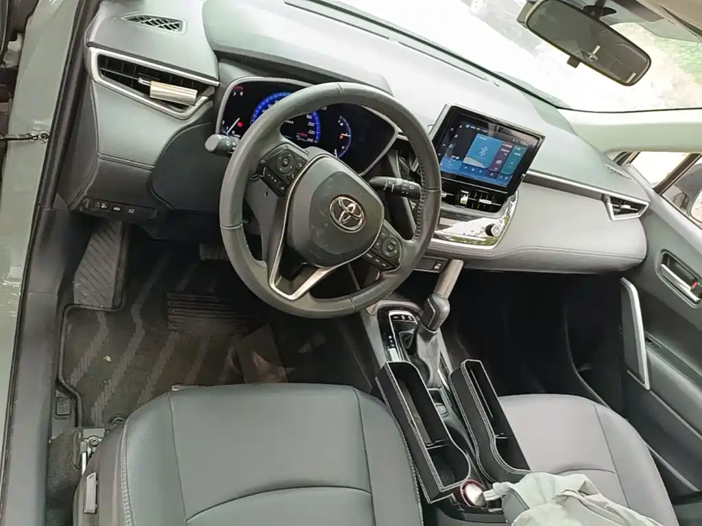 Toyota Corolla Cross 2022 — фото 10