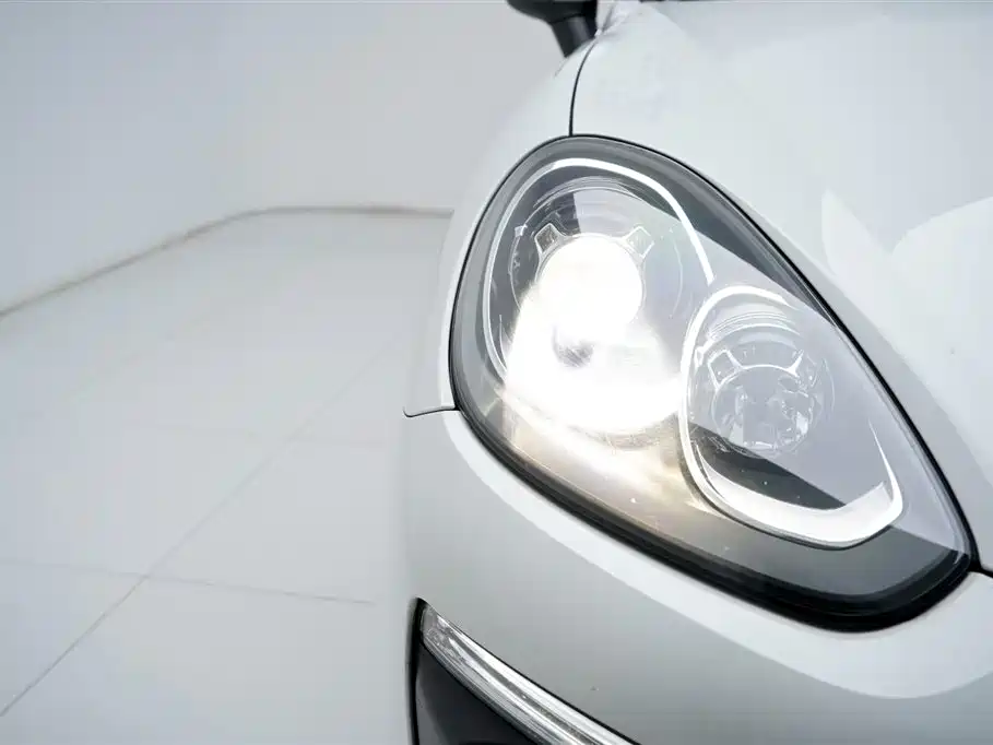 Porsche Cayenne 2017 — фото 13