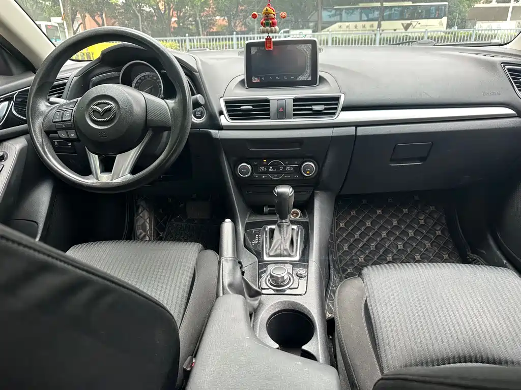 Mazda 3 Axela 2017 — фото 11