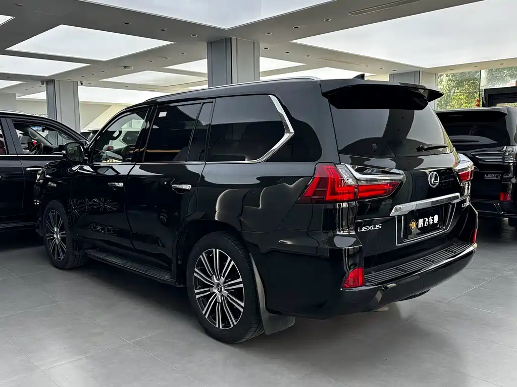 Lexus LX 2019 — фото 22