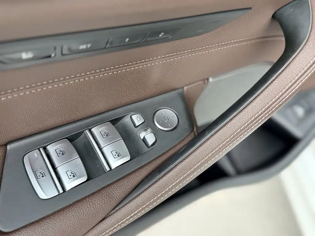 BMW 5 Series 2022 — фото 17