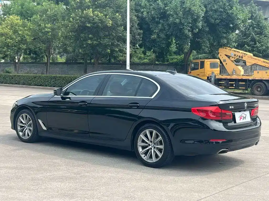 BMW 5 Series 2018 — фото 9