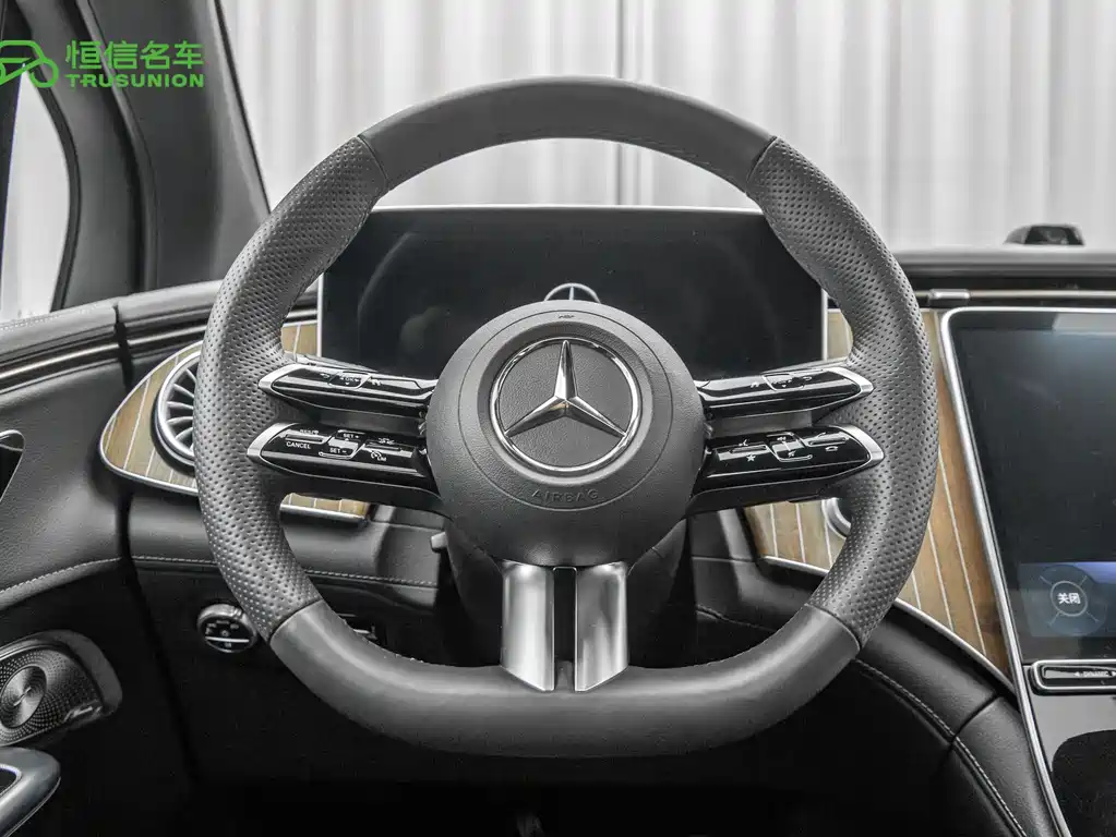 Mercedes-Benz EQE SUV 2023 — фото 17