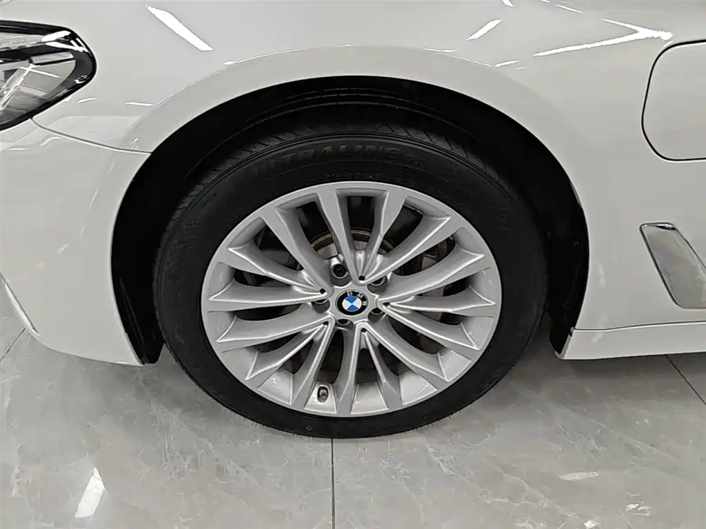 BMW 5 Series New Energy 2021 — фото 23
