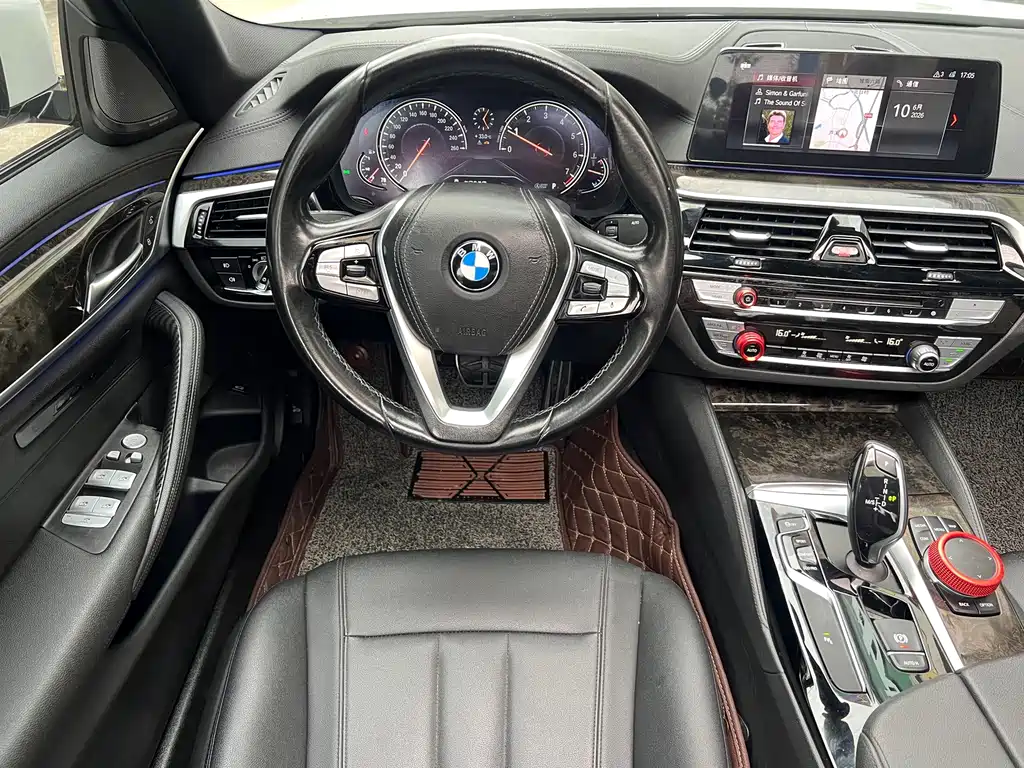 BMW 5 Series 2018 — фото 12