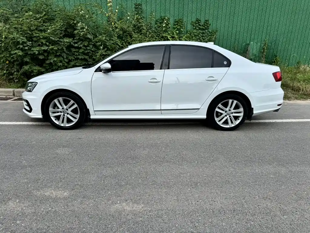 Volkswagen Sagitar 2019
