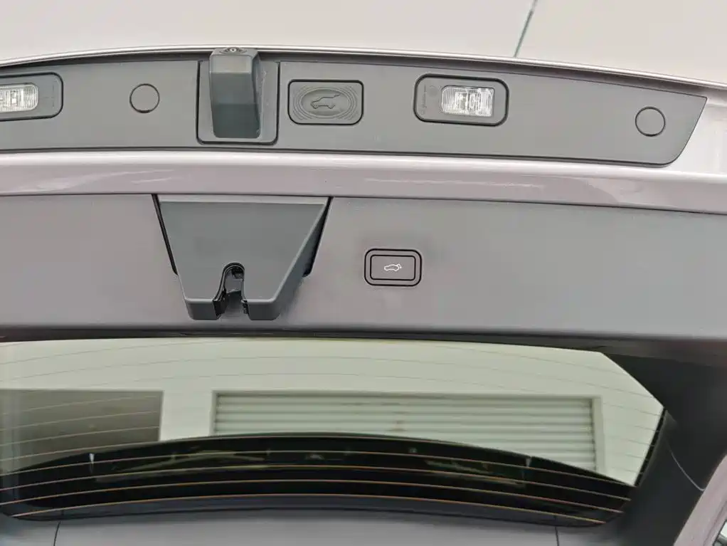 Volvo XC70 Plug-In Hybrid 2025 — фото 19