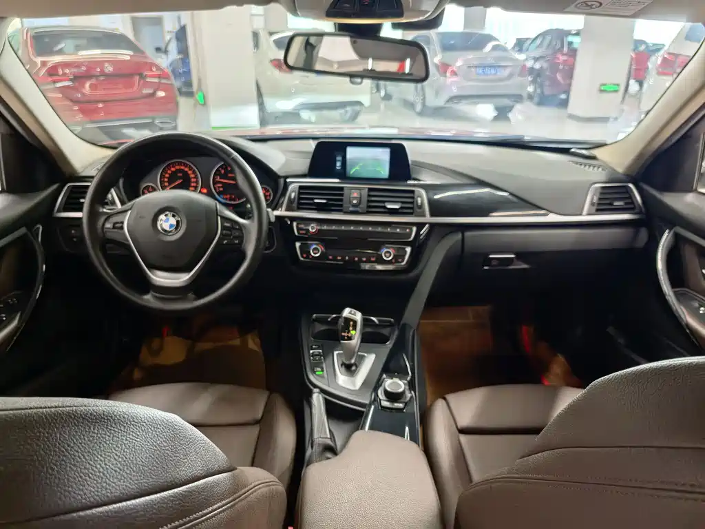 BMW 3 Series 2018 — фото 9