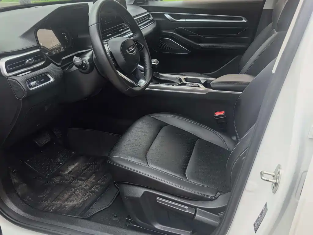 Geely Emgrand 2023