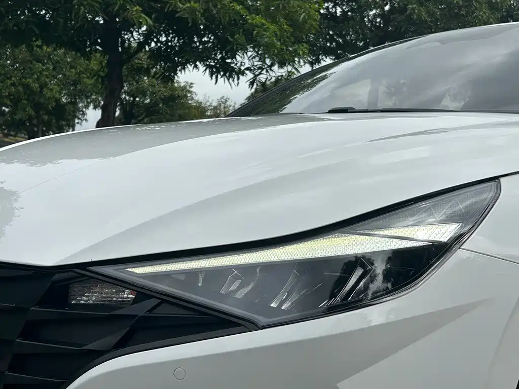 Hyundai Elantra 2022 — фото 22