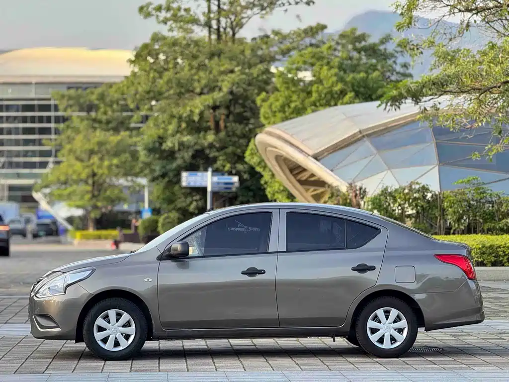 Nissan Sunny 2015 — фото 10