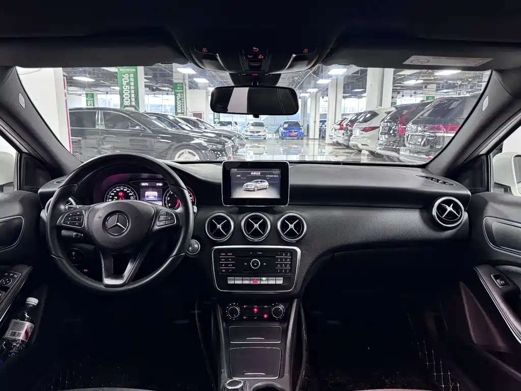Mercedes-Benz A-Class 2016 — фото 15
