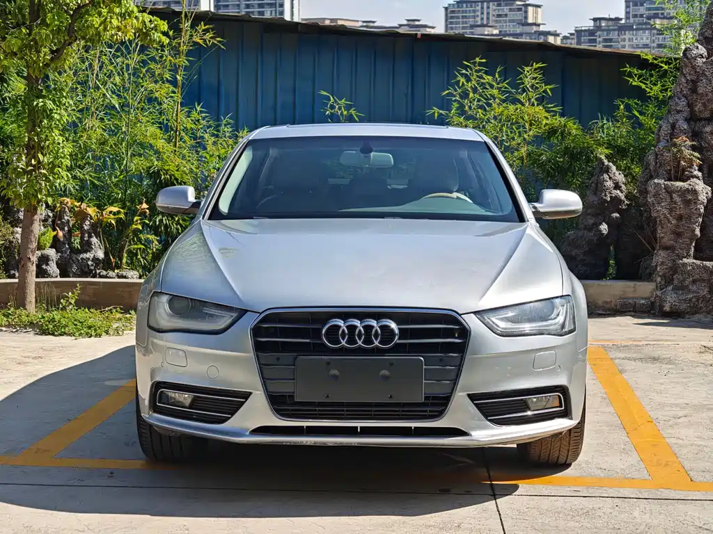 Audi A4L 2012