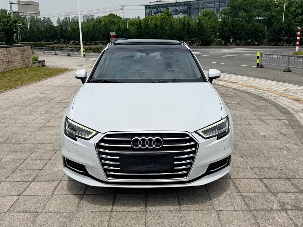 Audi A3 2018 — фото 2