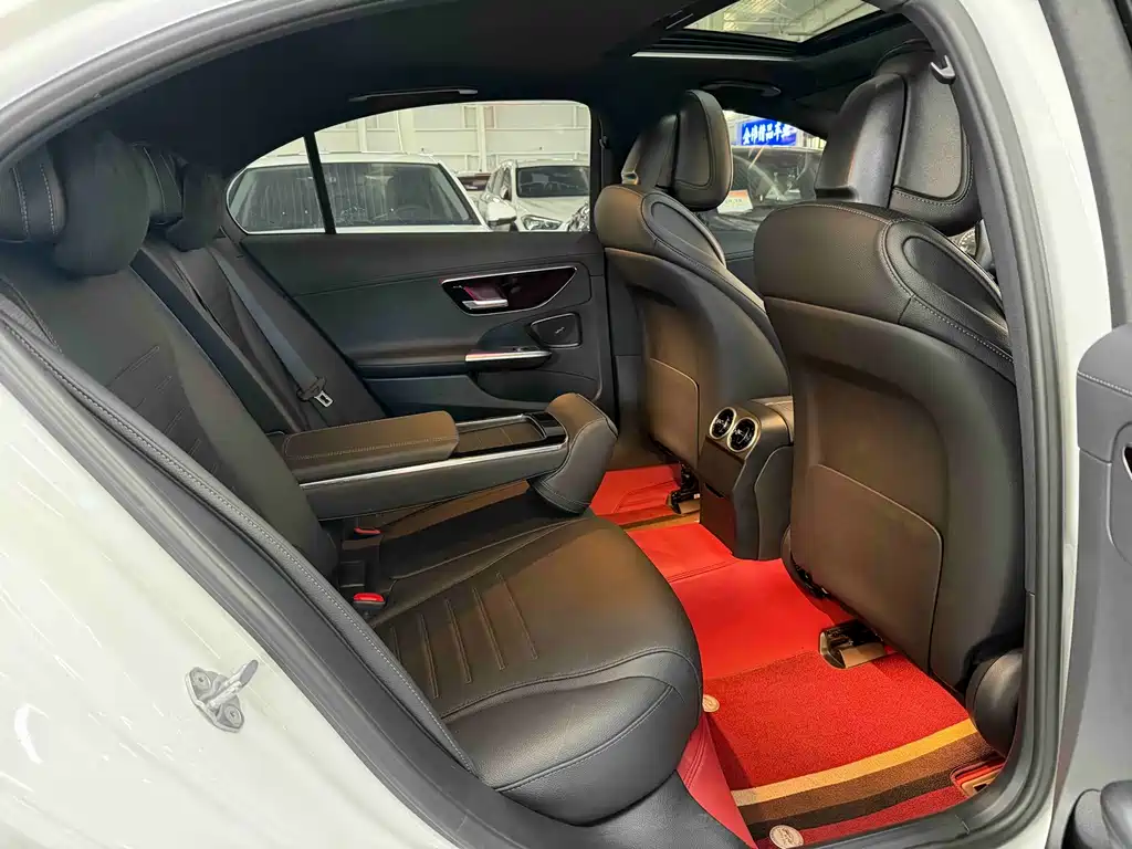 Mercedes-Benz C-Class 2023 — фото 15