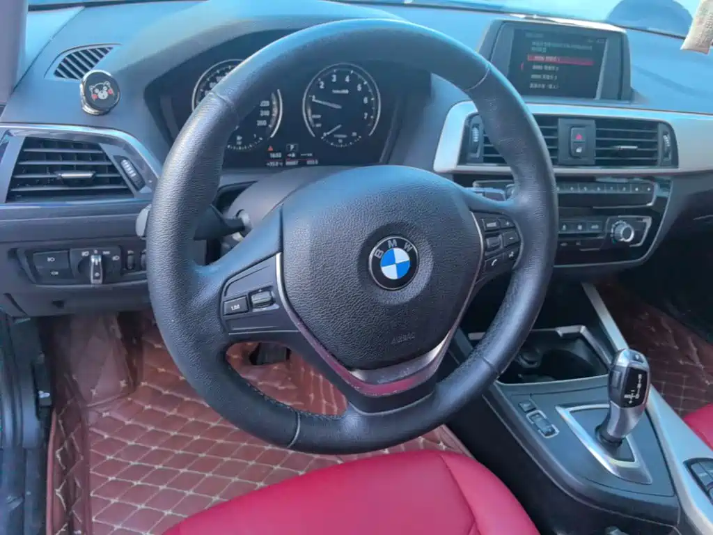 BMW 1 Series 2018 — фото 11