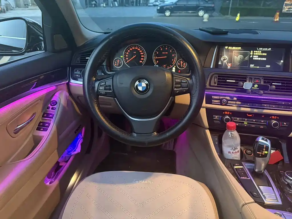 BMW 5 Series 2015 — фото 11