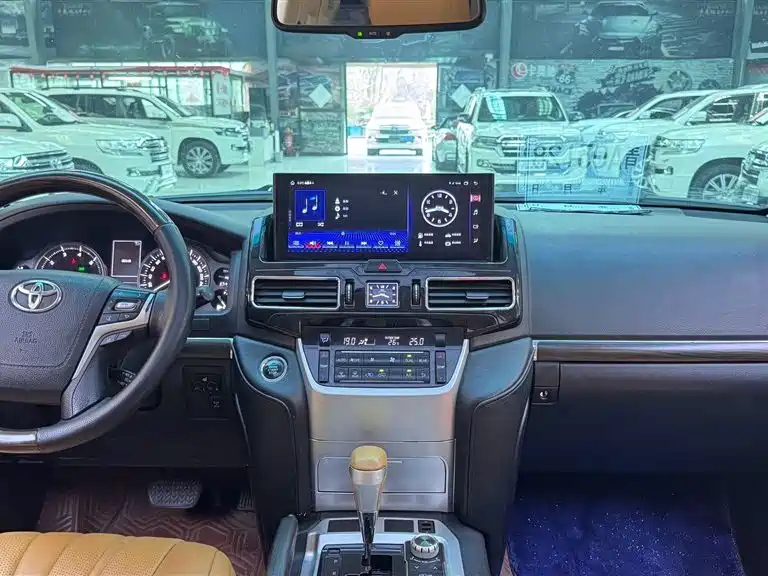 Toyota Land Cruiser 2011
