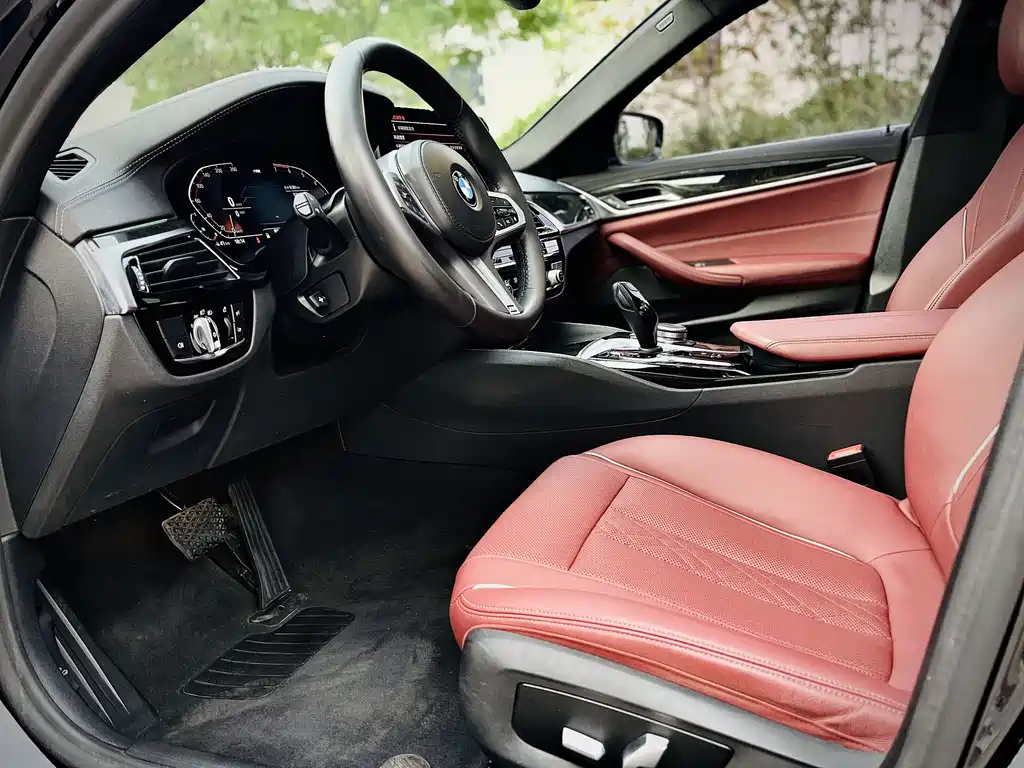 BMW 5 Series 2021 — фото 13