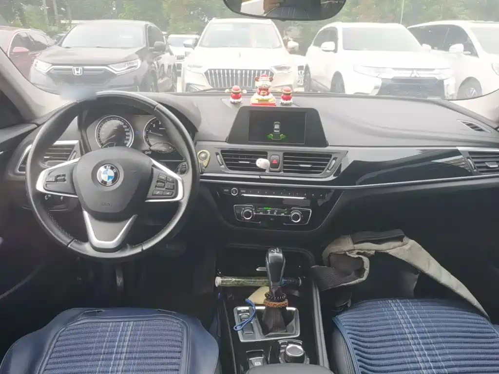BMW 1 Series 2018 — фото 10