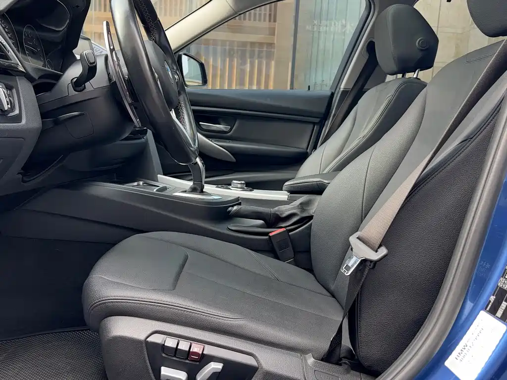 BMW 3 Series 2017 — фото 12