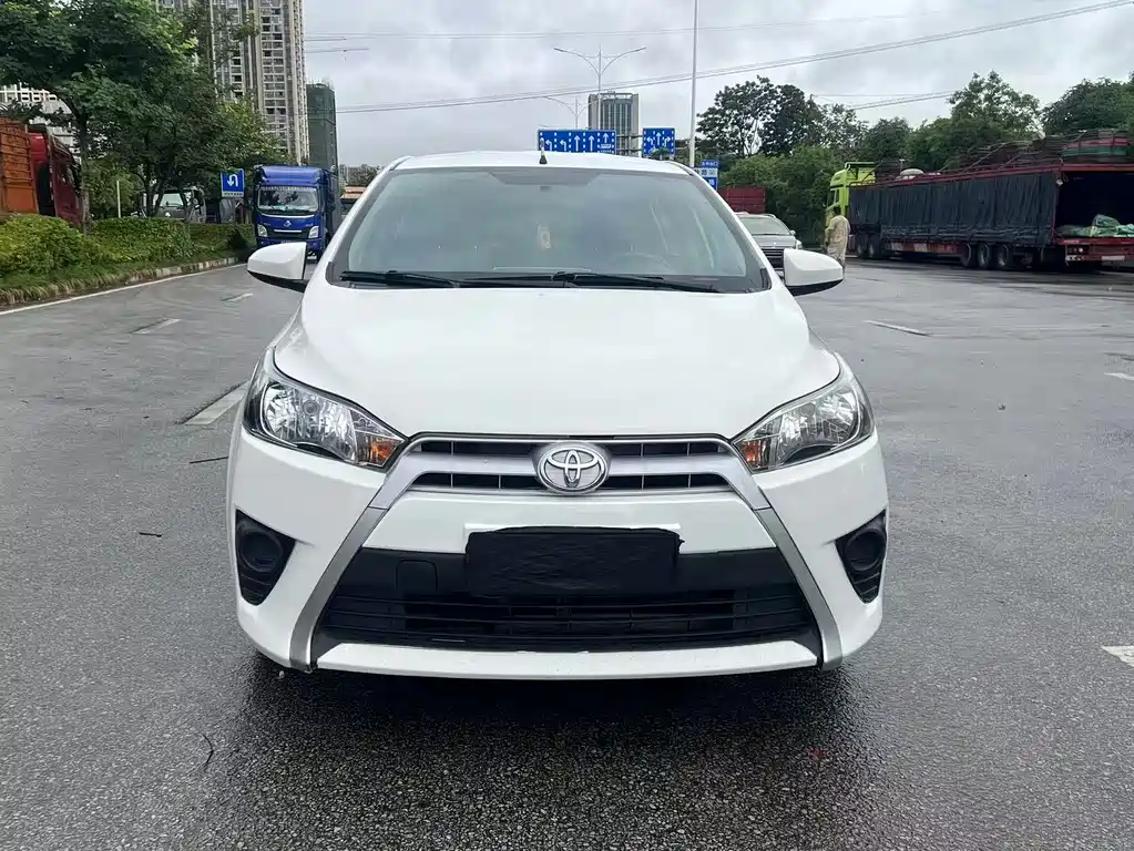 Toyota Yaris L 2015