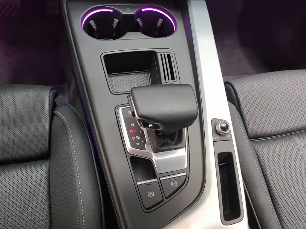 Audi A4L 2023 — фото 10