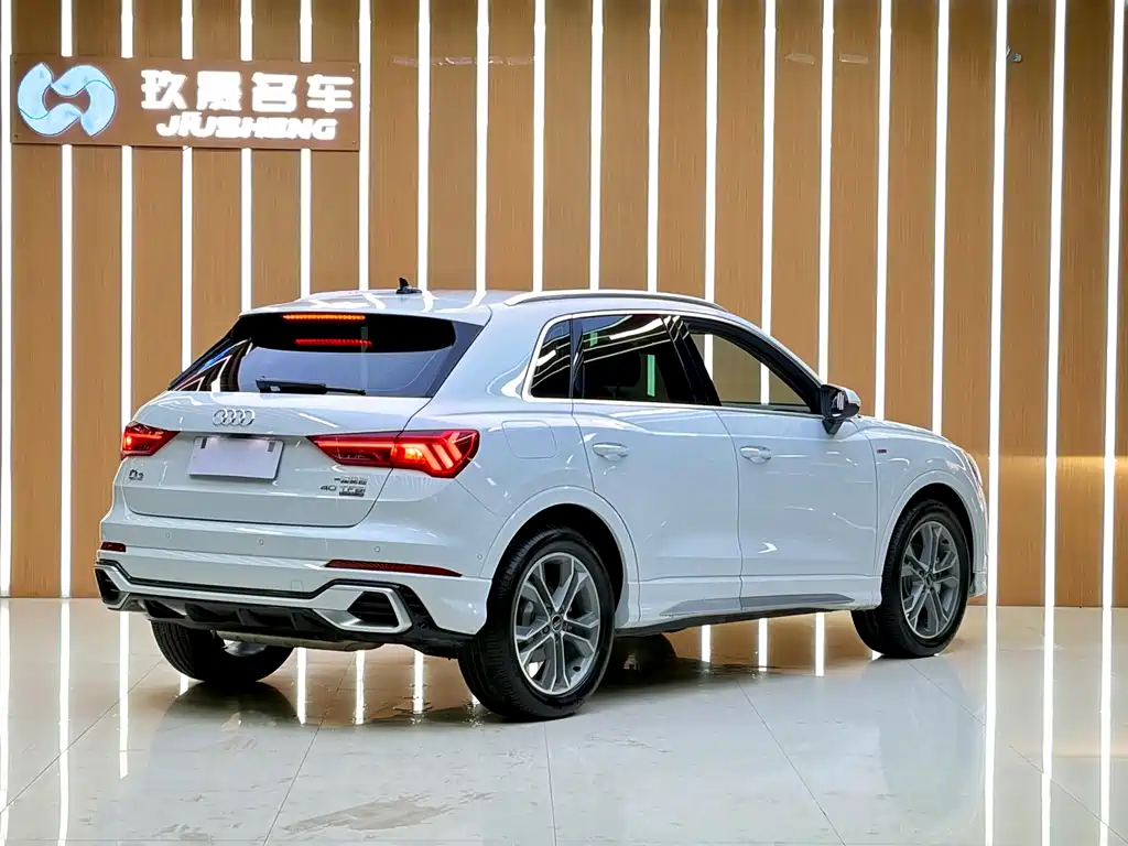 Audi Q3 2024 — фото 21