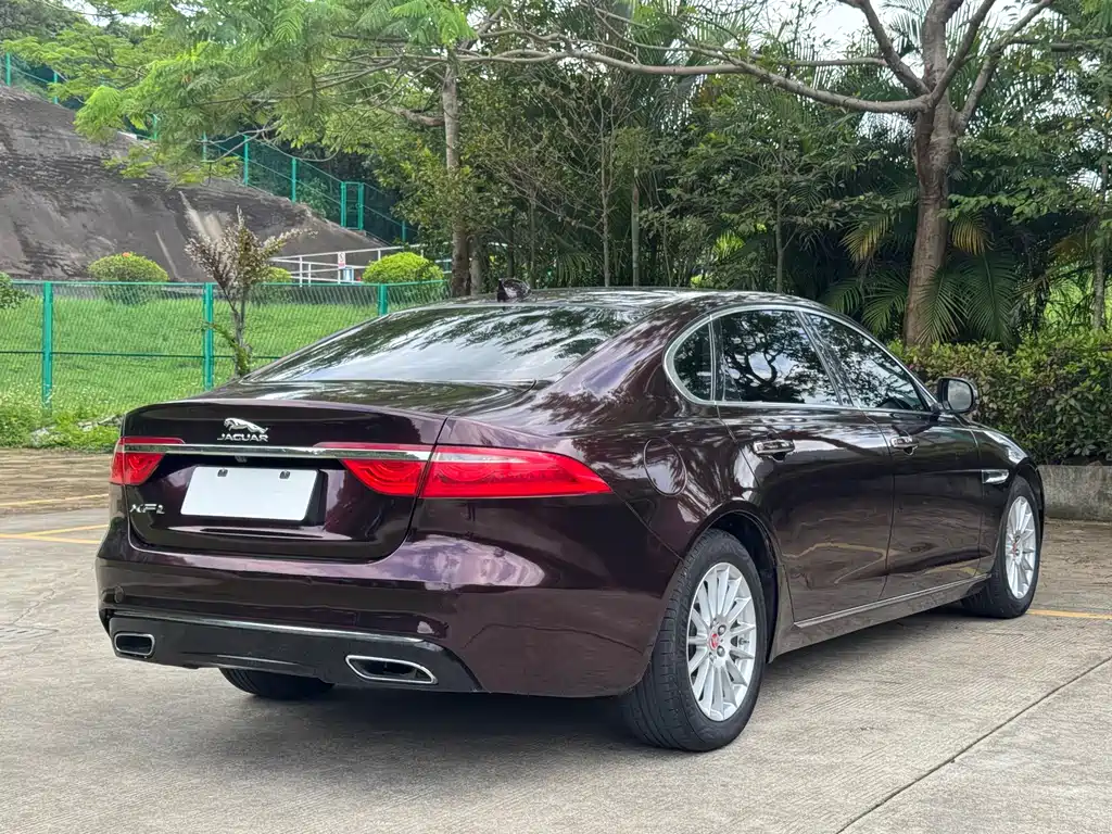 Jaguar XFL 2016 — фото 18