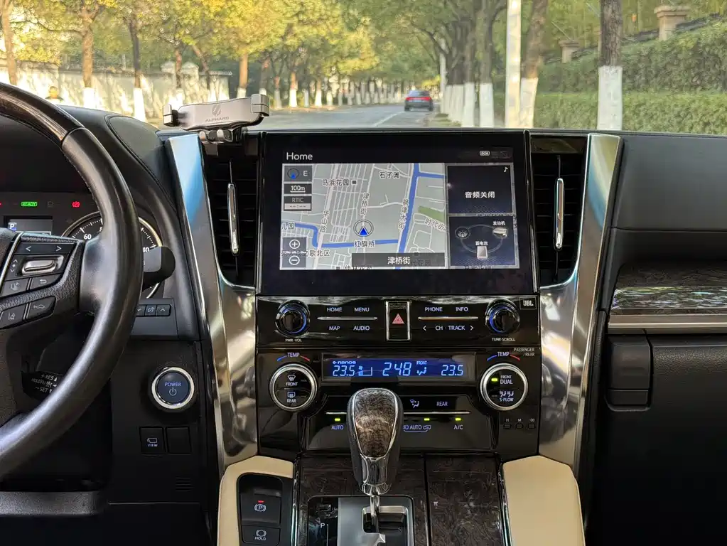 Toyota Alphard 2021 — фото 13