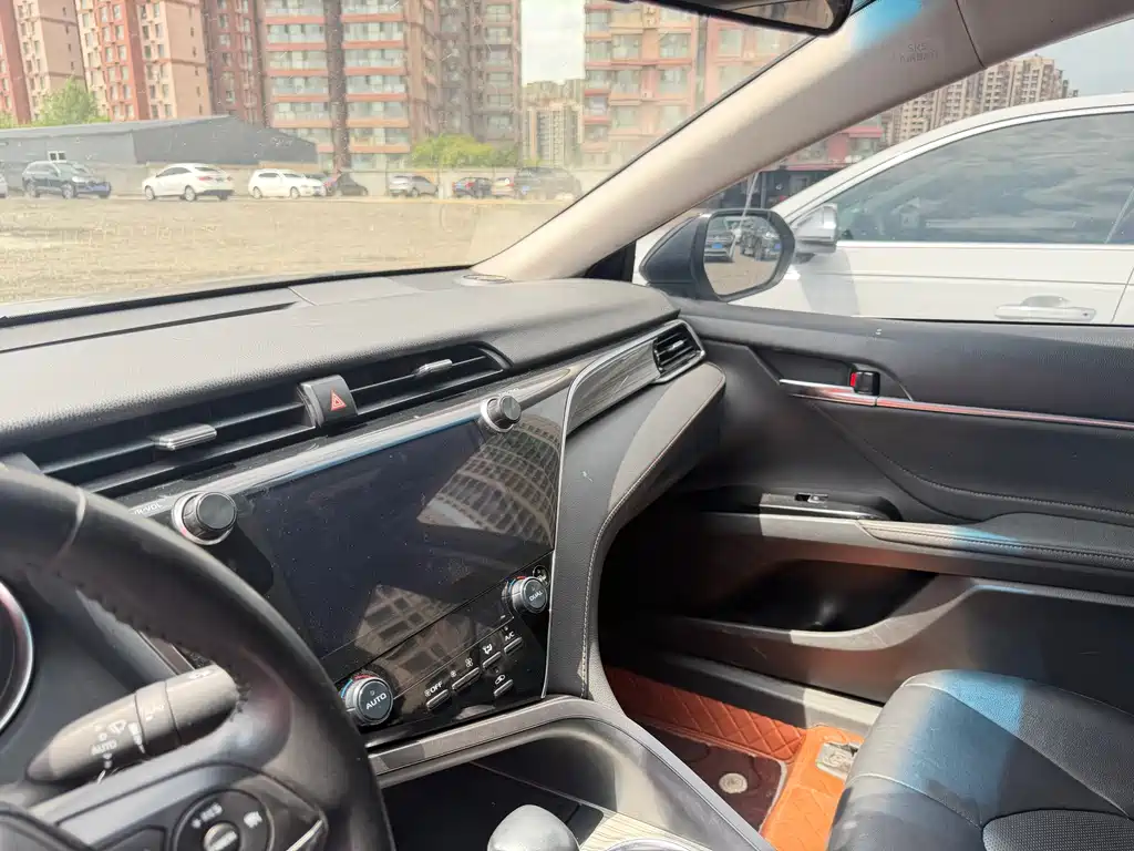 Toyota Camry 2019 — фото 13
