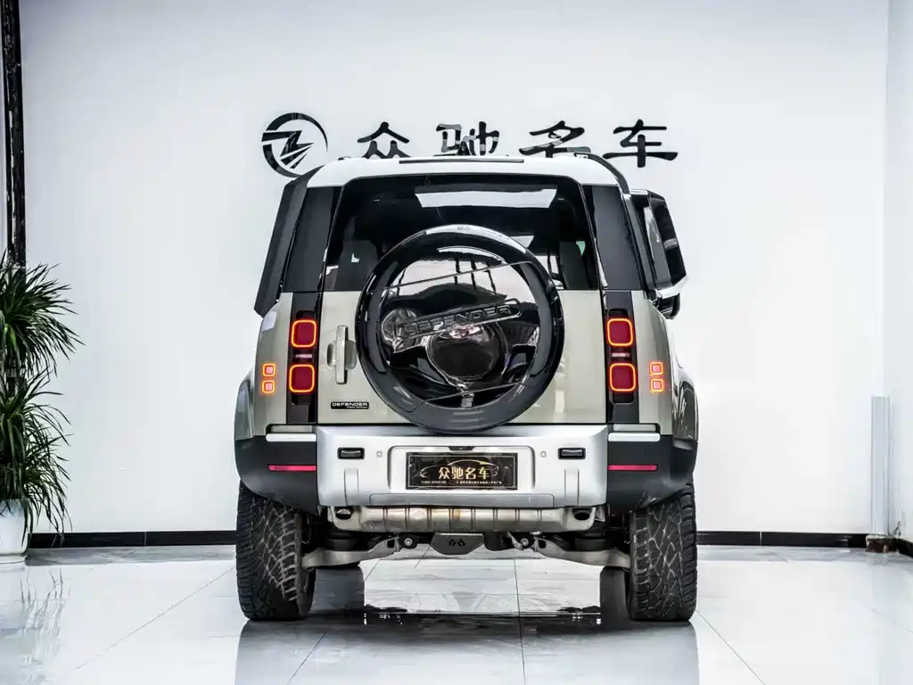 Land Rover Defender 2021 — фото 11