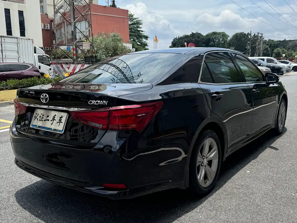 Toyota Crown 2016 — фото 18
