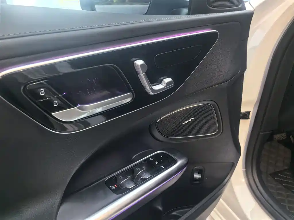 Mercedes-Benz C-Class 2025 — фото 3