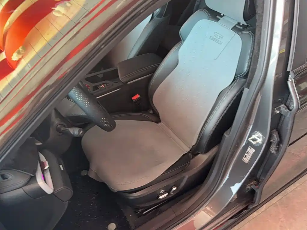 Geely Emgrand 2025