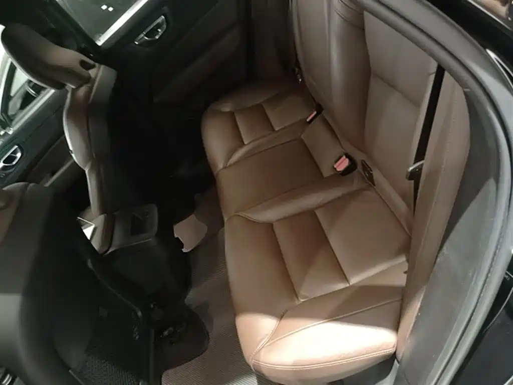 Volvo XC60 2024 — фото 17