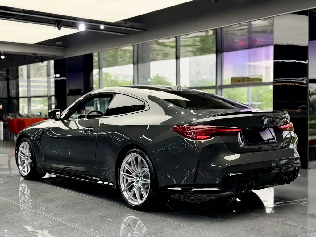 BMW M4 2025