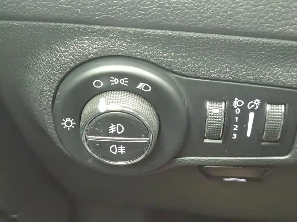 Jeep Compass 2018 — фото 21